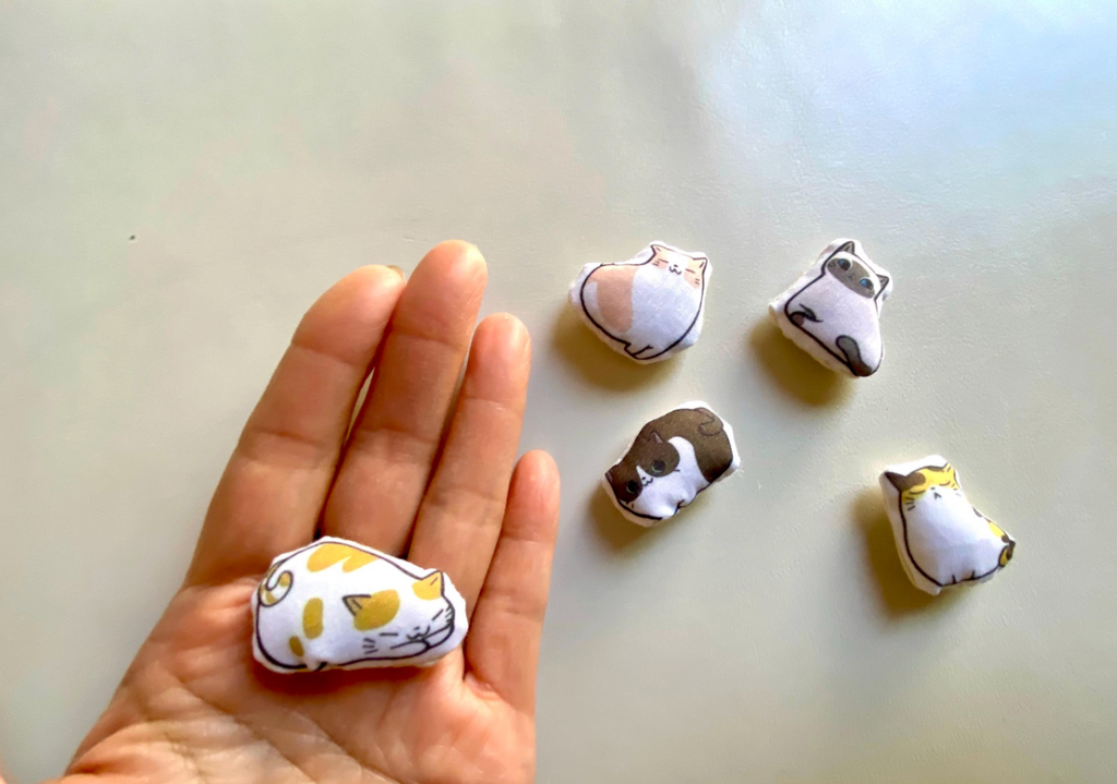 1:12 Scale Miniature Cat Cushion | Handmade Dollhouse Pillow | Mini Furniture Accessory for Dollhouse Decor