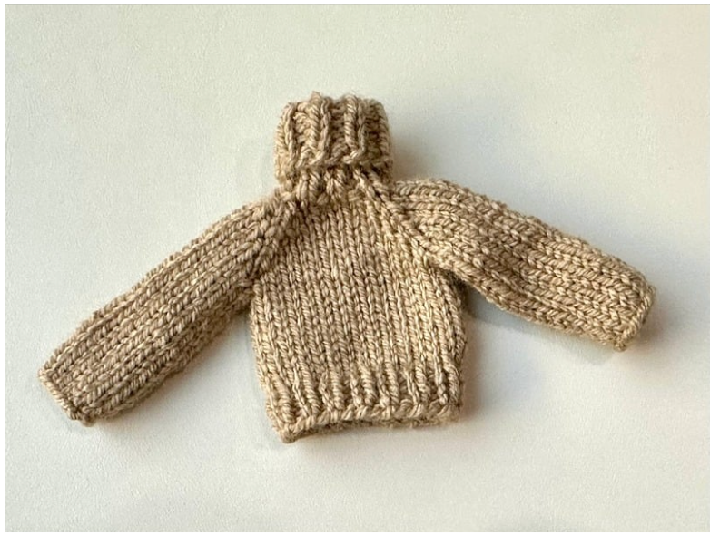 Hand-Knit Sweater for 11.5-Inch Fashion Doll – Soft Yarn, Cozy Fit