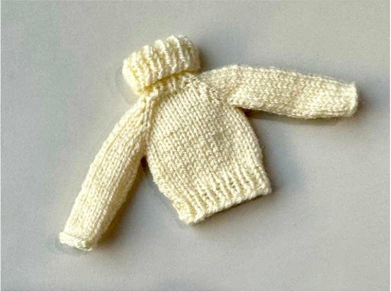 Hand-Knit Sweater for 11.5-Inch Fashion Doll – Soft Yarn, Cozy Fit