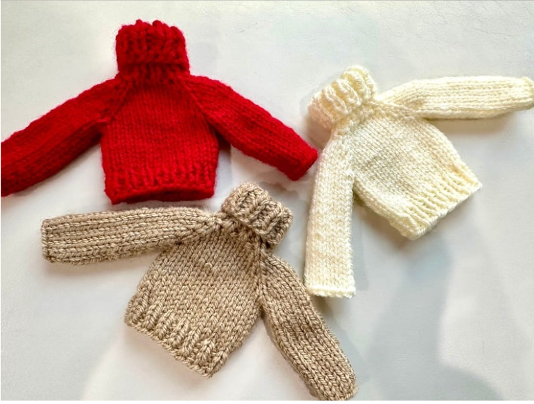 Hand-Knit Sweater for 11.5-Inch Fashion Doll – Soft Yarn, Cozy Fit