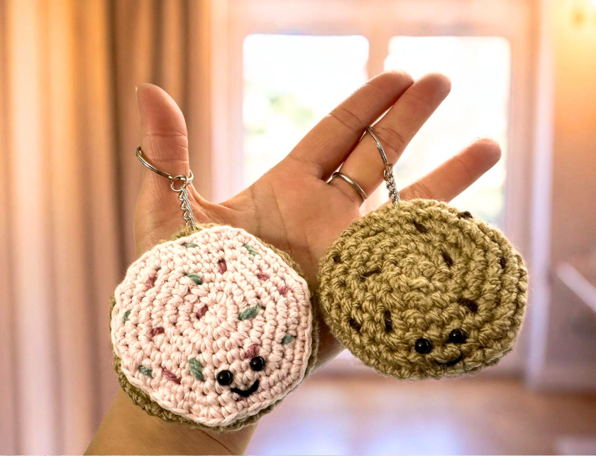 Sweet Couple Hand-Crocheted Cookie Keychain Set – Sugar Cookie & Chocolate Chips